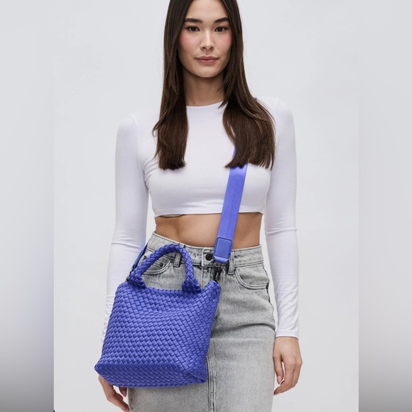 SOL•AND•SELENE SKY'S THE LIMIT - SMALL CROSSBODY IN FUCHSIA - Picture 3 of 13